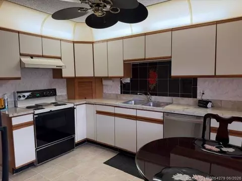 Kitchen - 80 SW Blackburn Ter #3, Stuart, FL 34997 photo 1 of 5