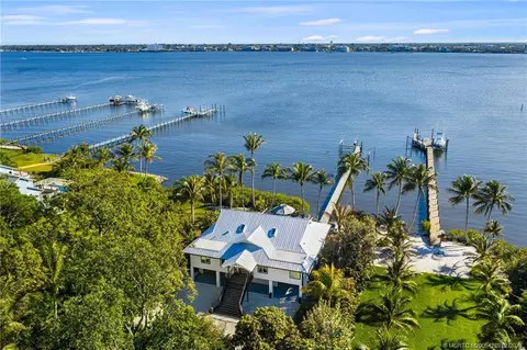 90 NW Alice St, Jensen Beach, FL 34957