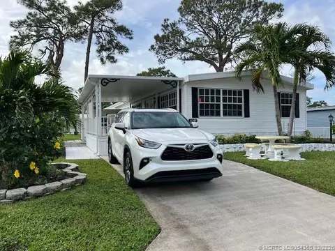 6387 Elm Ln, Lantana, FL 33462