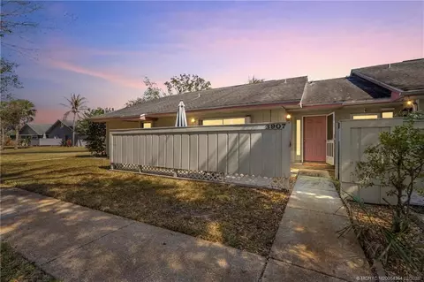 3907 NW Cinnamon Tree Cir, Jensen Beach, FL 34957