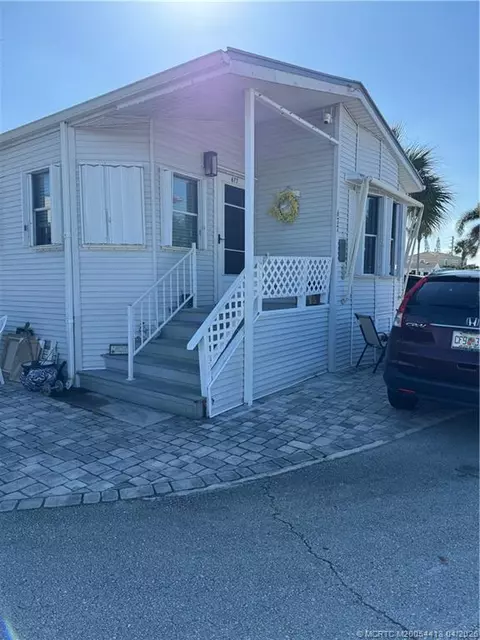 677 Nettles Blvd, Jensen Beach, FL 34957