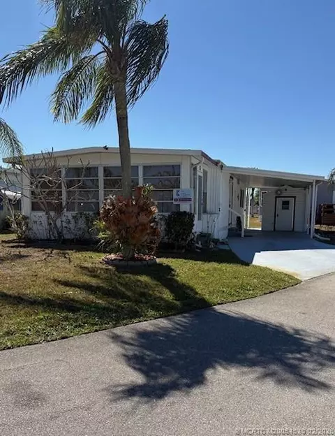 11 Cozumel Ln, Port Saint Lucie, FL 34952