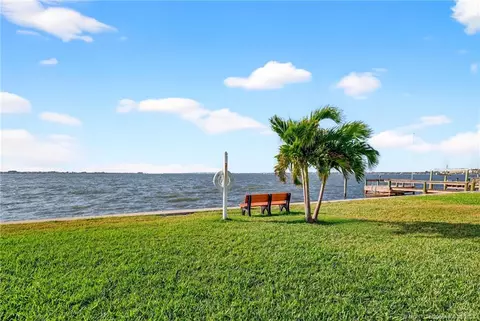 1285 Nettles Blvd, Jensen Beach, FL 34957