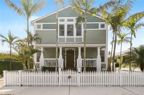 9172 SE Apollo St, Hobe Sound, FL 33455
