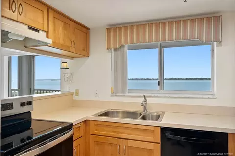 Kitchen - 164 NEdgewater Dr #2106, Stuart, FL 34996 photo 1 of 1