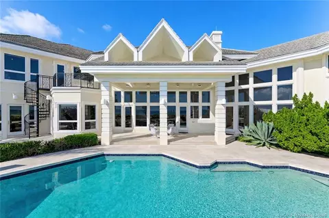 Exterior - 3066 SE Dune Dr, Stuart, FL 34996 photo 4 of 10