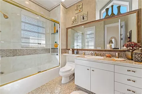 Bath - 3066 SE Dune Dr, Stuart, FL 34996 photo 6 of 7