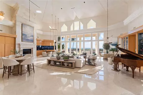 Living - 3066 SE Dune Dr, Stuart, FL 34996 photo 2 of 10