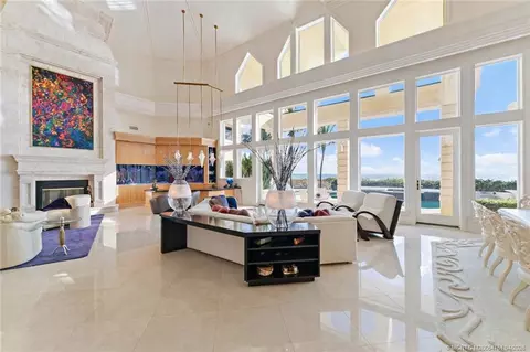 Living - 3066 SE Dune Dr, Stuart, FL 34996 photo 3 of 10