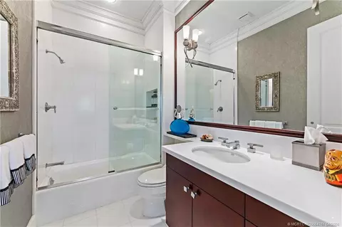 Bath - 3066 SE Dune Dr, Stuart, FL 34996 photo 5 of 7