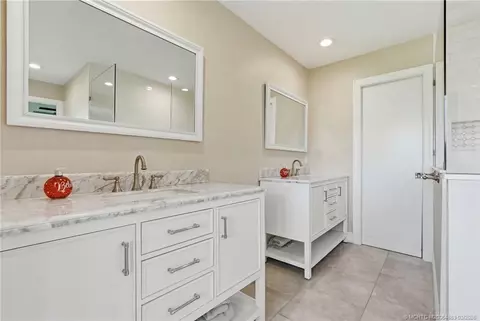 Bath - 5657 SE Foxcross Pl, Stuart, FL 34997 photo 2 of 6