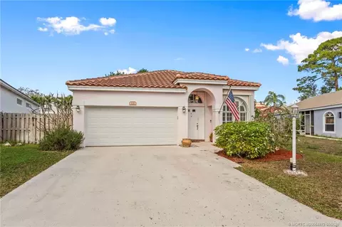 121 Woodlake Cir, Greenacres, FL 33463