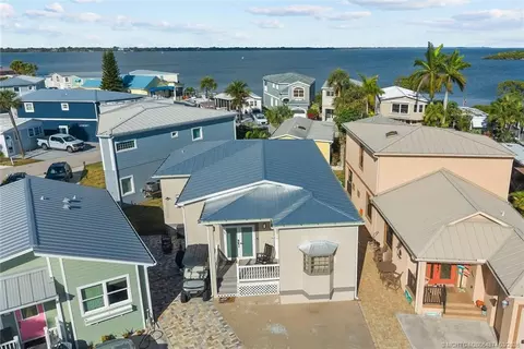 561 Nettles Blvd, Jensen Beach, FL 34957
