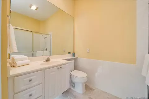 Bath - 1477 SW Eagleglen Pl, Stuart, FL 34997 photo 3 of 6