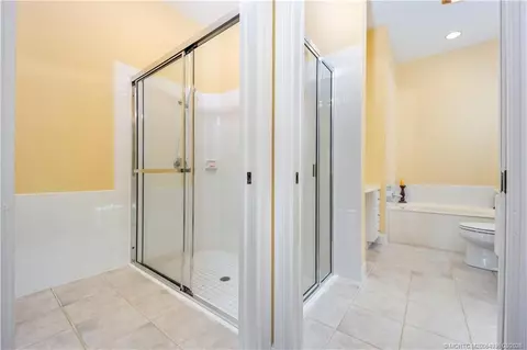 Bath - 1477 SW Eagleglen Pl, Stuart, FL 34997 photo 4 of 6