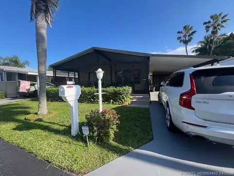 3304 Lake Overlook Pl, Lantana, FL 33462