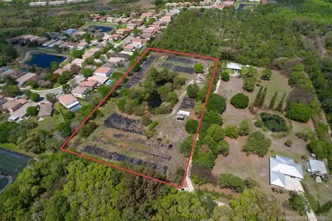 1025 SE Ponderosa Rd, Stuart, FL 34997