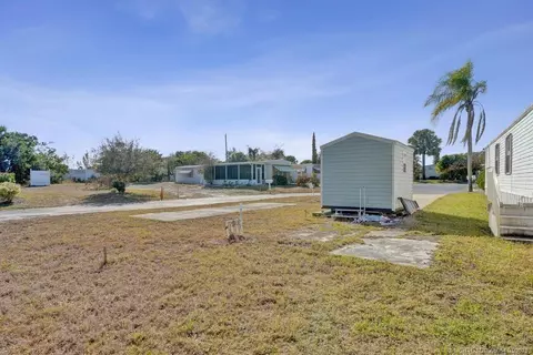 332 NE Tropicalia Ln, Jensen Beach, FL 34957