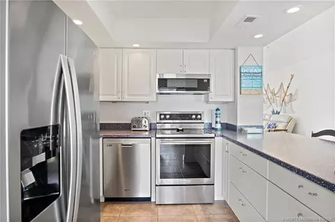 Kitchen - 245 NE Macarthur Blvd #12, Stuart, FL 34996 photo 3 of 5