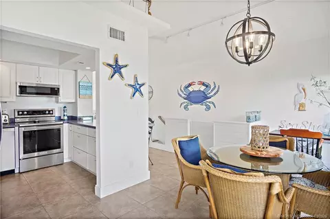 Dining - 245 NE Macarthur Blvd #12, Stuart, FL 34996 photo 2 of 3