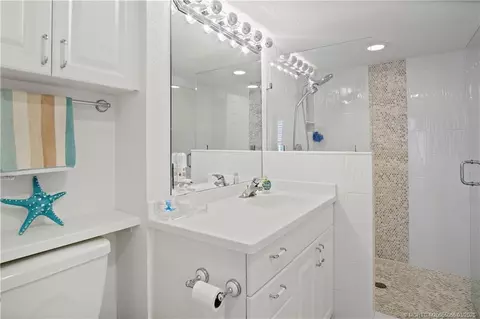 Bath - 245 NE Macarthur Blvd #12, Stuart, FL 34996 photo 3 of 5