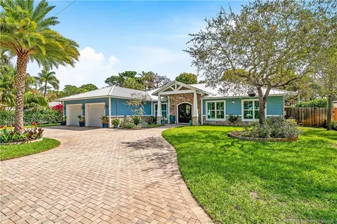 305 SE Flamingo Ave, Stuart, FL 34996