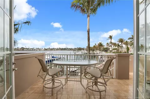 1560 Island Cove Rd, Fort Pierce, FL 34949