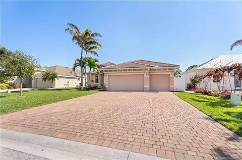 445 NW Sunflower Pl, Jensen Beach, FL 34957