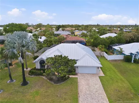 1102 SE Strathmore Dr, Port Saint Lucie, FL 34952