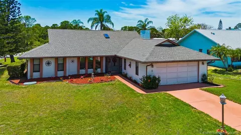 992 SE Thornhill Dr, Port Saint Lucie, FL 34983