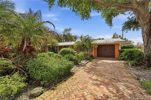 1038 NE Hansen Ter, Jensen Beach, FL 34957