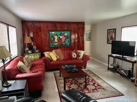 6315 S Ash Ln, Lantana, FL 33462