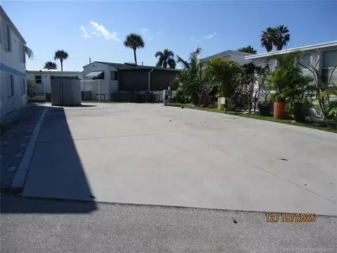 642 Nettles Blvd, Jensen Beach, FL 34957
