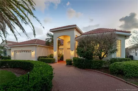 2216 SE Stonehaven Rd, Port Saint Lucie, FL 34952