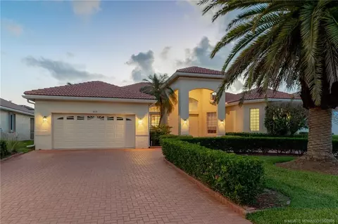2216 SE Stonehaven Rd, Port Saint Lucie, FL 34952