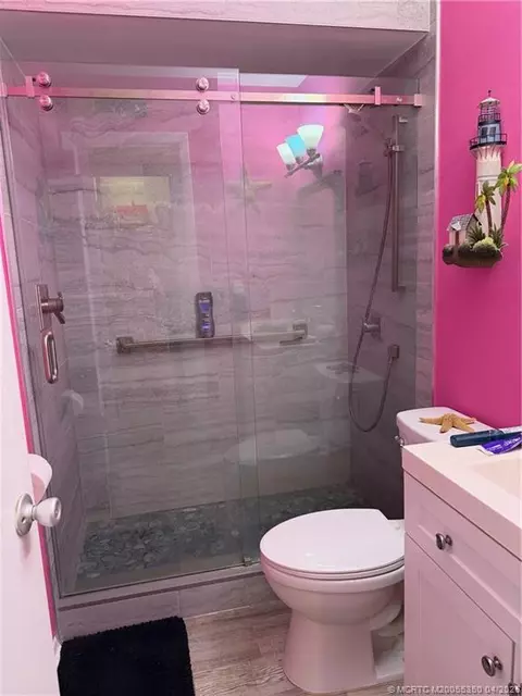 Bath - 1225 NW 21st St #3211, Stuart, FL 34994 photo 2 of 2