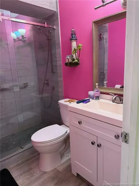 Bath - 1225 NW 21st St #3211, Stuart, FL 34994 photo 1 of 2