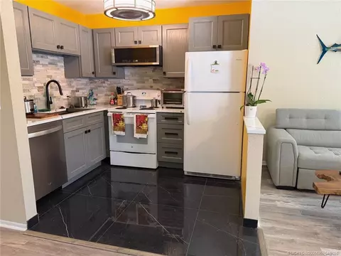 Kitchen - 1225 NW 21st St #3211, Stuart, FL 34994 photo 2 of 3