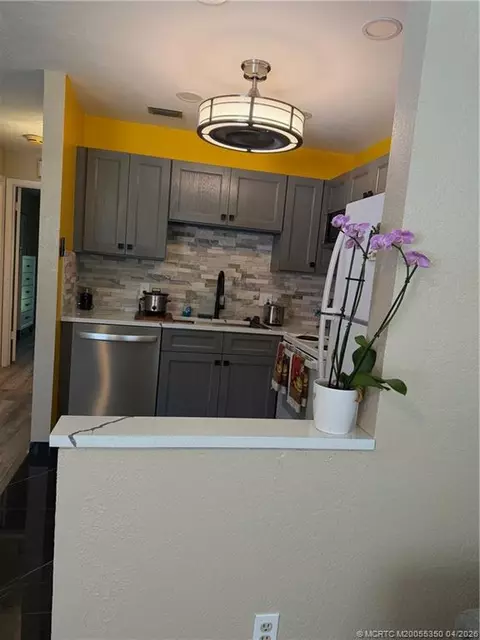 Kitchen - 1225 NW 21st St #3211, Stuart, FL 34994 photo 3 of 3