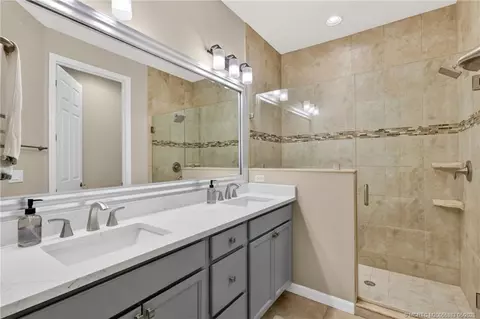 Bath - 587 SW Glen Crest Way, Stuart, FL 34997 photo 2 of 4