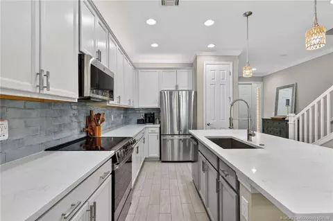 Kitchen - 587 SW Glen Crest Way, Stuart, FL 34997 photo 4 of 6