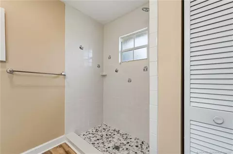 Bath - 6285 SE Highland Ave, Stuart, FL 34997 photo 2 of 3