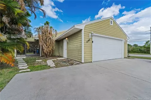Exterior - 6285 SE Highland Ave, Stuart, FL 34997 photo 3 of 4