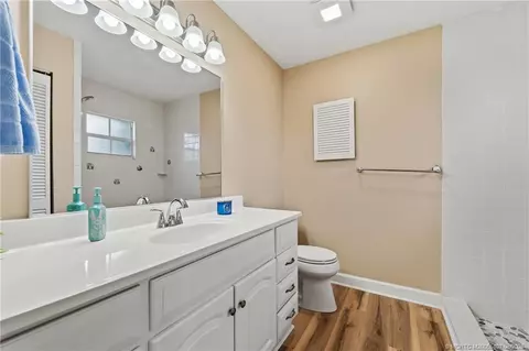 Bath - 6285 SE Highland Ave, Stuart, FL 34997 photo 1 of 3