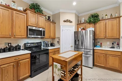 Kitchen - 917 SW Blue Stem Way, Stuart, FL 34997 photo 2 of 4