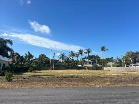 818 SE Riverside Dr, Stuart, FL 34994