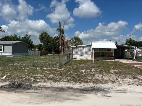 1574 NE Oriole Ave, Stuart, FL 34994 photo 3