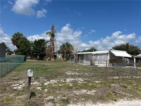 1574 NE Oriole Ave, Stuart, FL 34994 photo 2