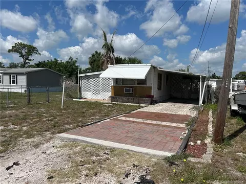 1574 NE Oriole Ave, Stuart, FL 34994 photo 4