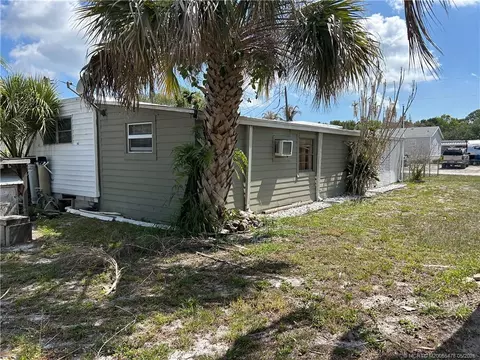 1574 NE Oriole Ave, Stuart, FL 34994 photo 9